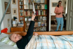 bientraitance aide a domicile